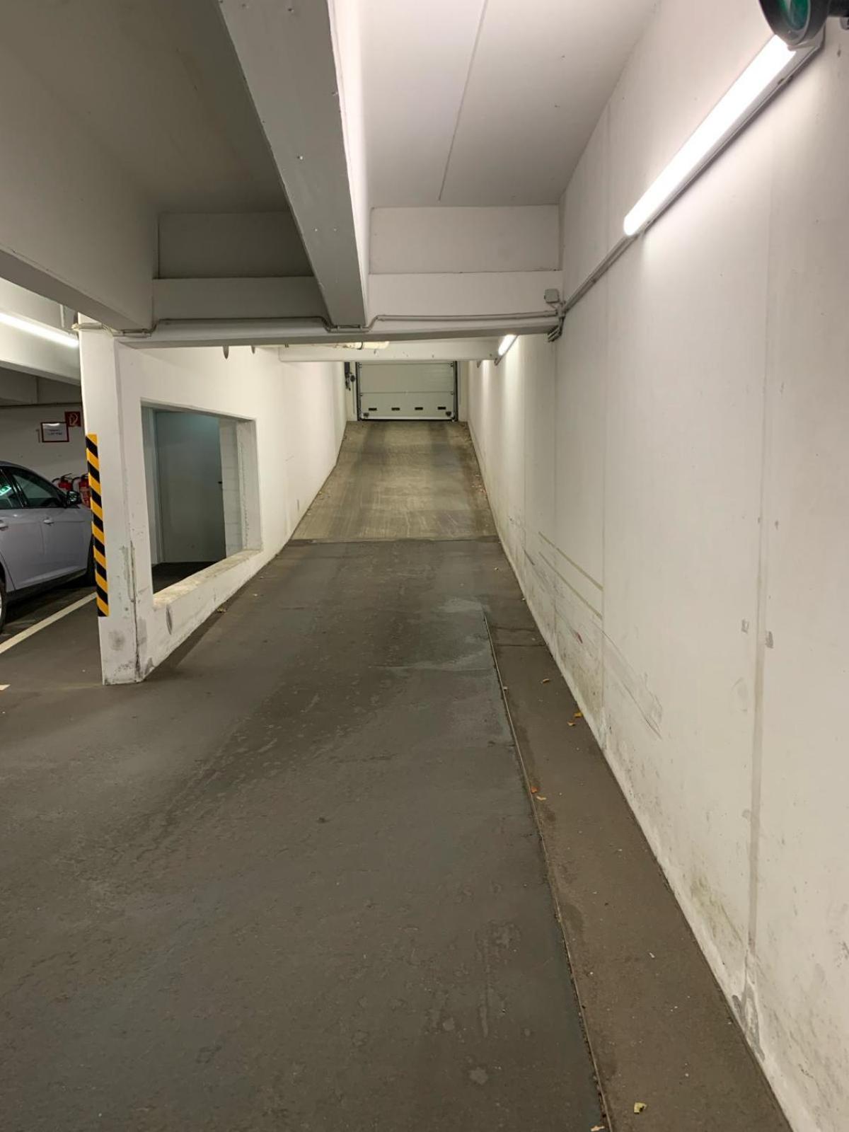 Appartement 2 Mit Gemeinschaftsraeumen, Tiefgarage *