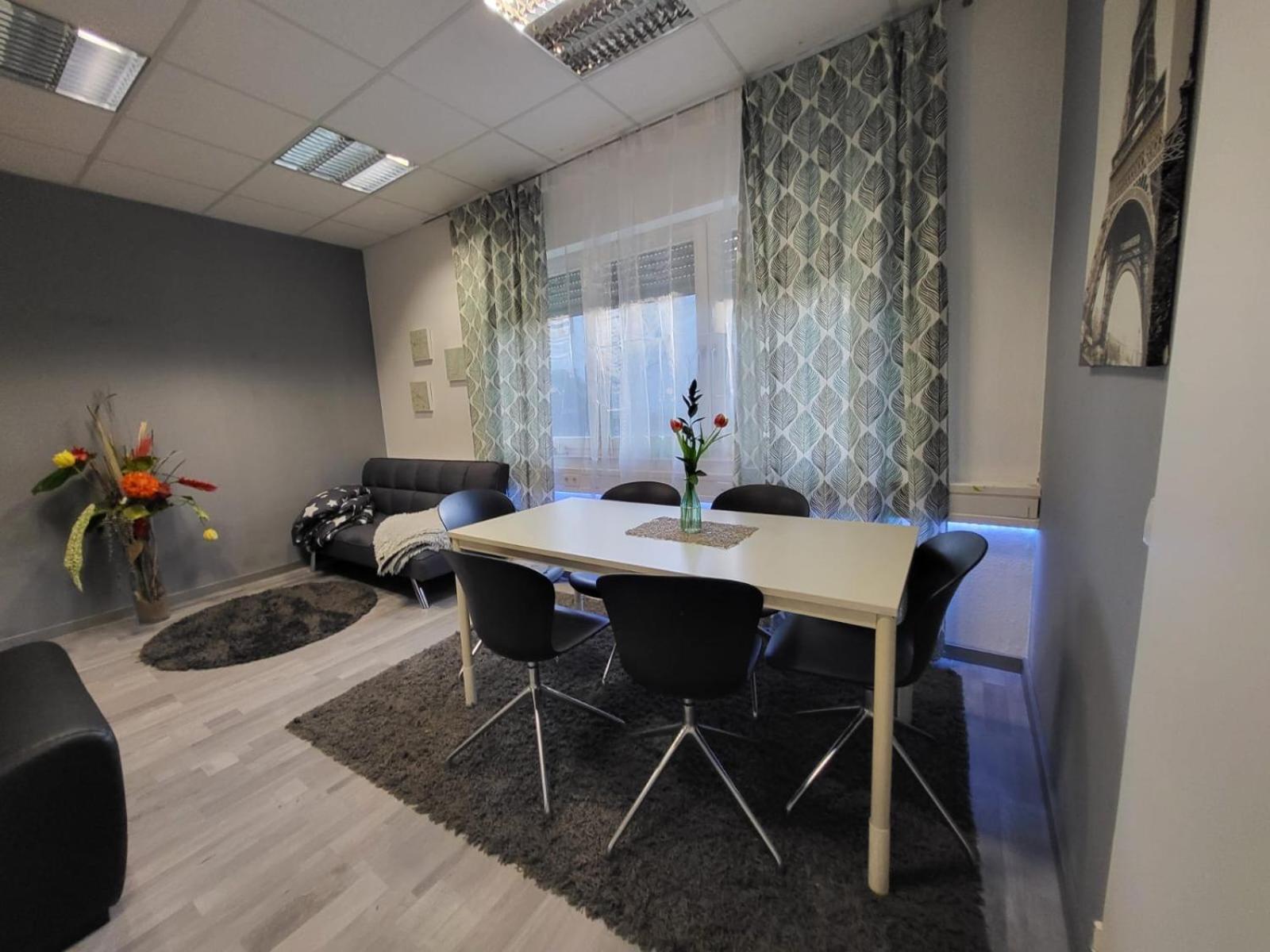 2 Mit Gemeinschaftsraeumen, Tiefgarage Appartement *